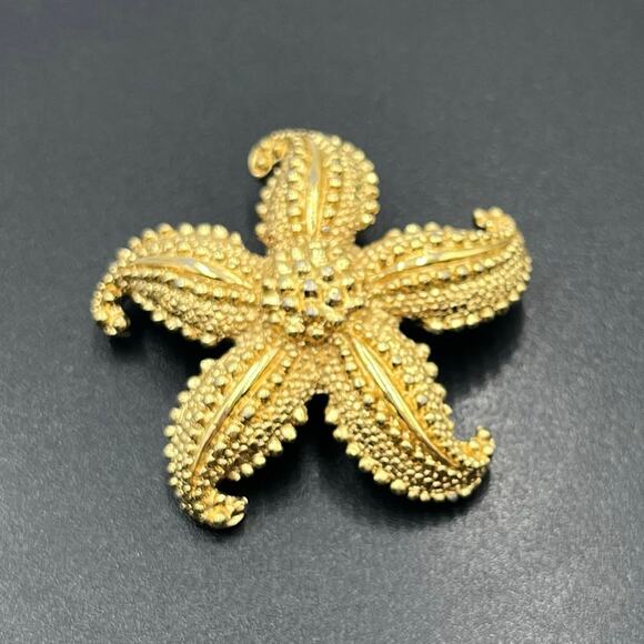 Monet Vintage Gold Plated Textured Starfish Gold Ocean Life Brooch Pin - Picture 1 of 7